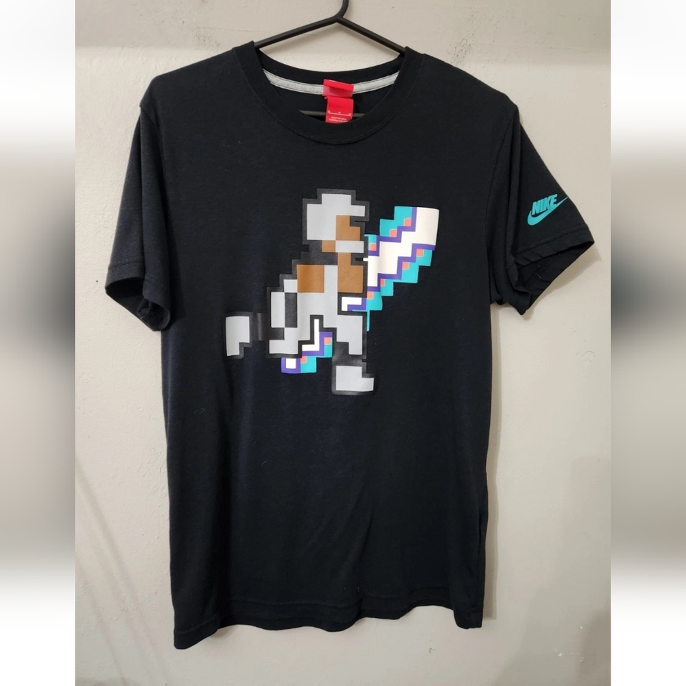 Nike 8 Bit Football Player T-shirt Medium Mens Classic Fit Black